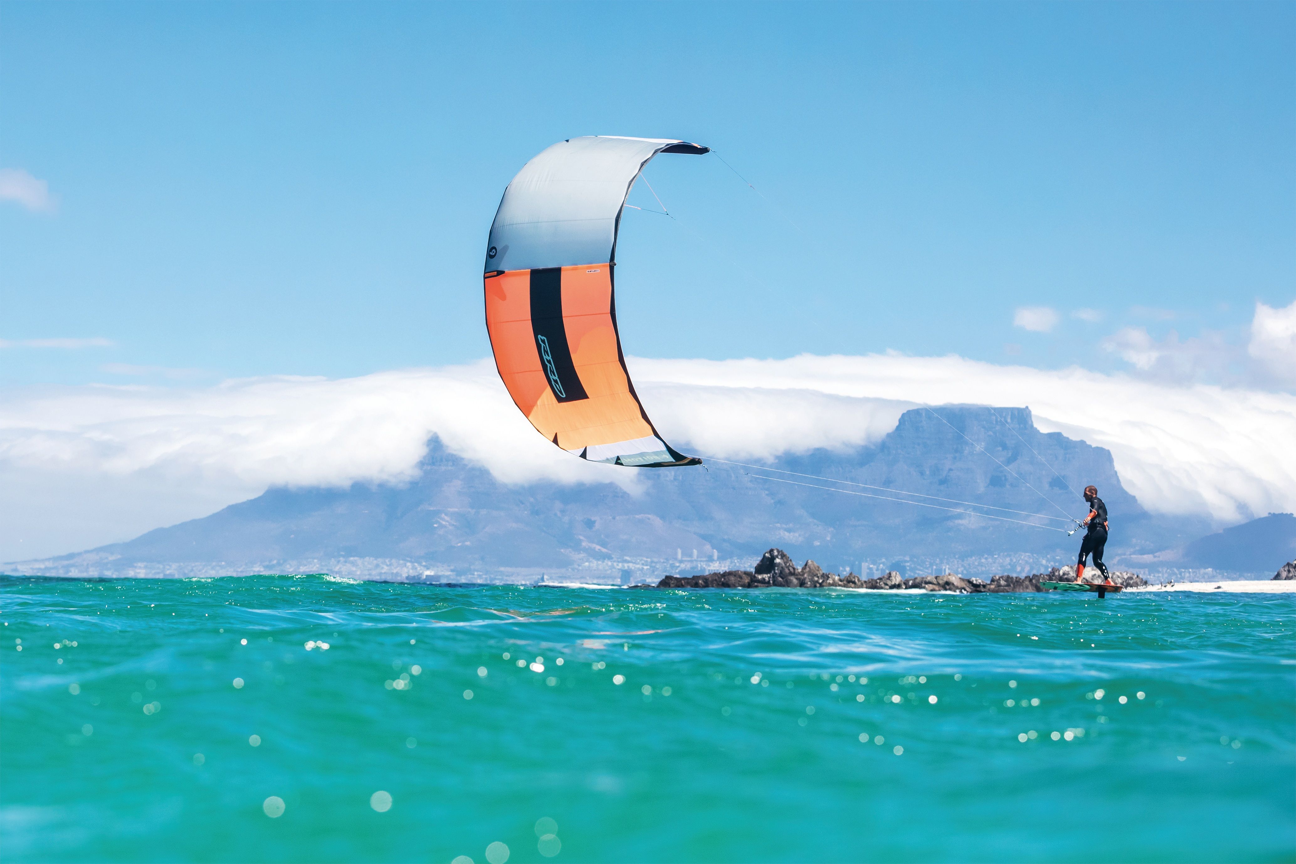 Kitesurfing